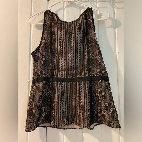 Loft black lace blouse 8 petite like new - Picture 4 of 5